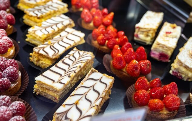 Fresh Cream Selection Box - Dinkins Bakery